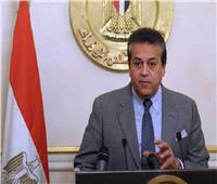 وزير التعليم العالي يستعرض تقريرا حول المكتب الثقافي المصري بلندن