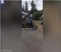 فيديو| لحظة تحطم سيارة قبل إصلاحها بدقائق