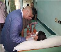 وكيل «صحة الشرقية» يزور طفلا أصيب في عينيه خلال أول يوم دراسي 