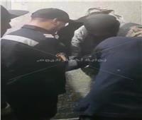 صور| إنقاذ القاهرة تنجح فى استخراج 3 أشخاص عالقين داخل مصعد عقار