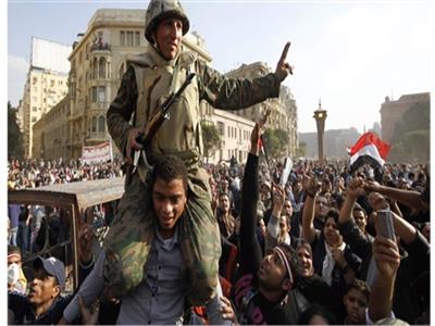 «الشعب هو البطل» يرصد علاقة المصريين بجيشهم