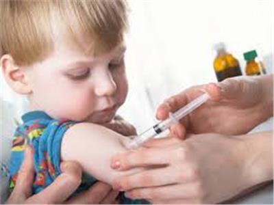 الحكومة: تطعيمات الأطفال مطابقة للشروط والمعايير الصحية