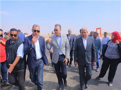 «عرفات» يتابع أعمال توسعة طريق «القاهرة ـ السويس»