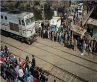 مصرع سائق سيارة اقتحم المزلقان لحظة مرور قطار «مطروح الإسكندرية»