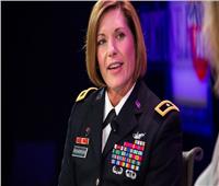 «لورا ريتشاردسون».. صاحبة الكعب العالي تقود أكبر قوات الجيش الأمريكي