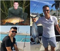 صور| «أهداف وأسماك» .. صيد نجوم كرة القدم
