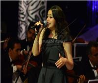 صور| فرح الموجي تُغني «الدوامة» بحفل مهرجان الموسيقى العربية