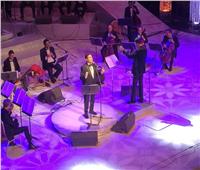 هاني شاكر يستهل حفل «الموسيقى العربية» بالنشيد الوطني 