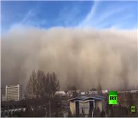 فيديو| لقطات مرعبة لعاصفة رملية تجتاح مدينة صينية