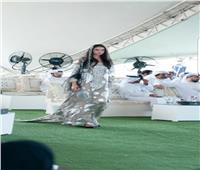 صور| منى المنصوري تبهر الحضور بعرض أزياء تراثي في عيد الإمارات الوطني