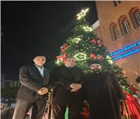  شجرة الميلاد أمام كاتدرائية «الكلدان» في القاهرة