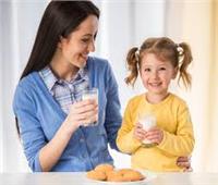  6 خطوات تساعدك على إقناع طفلك الراغب عن شرب الحليب