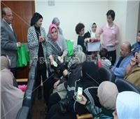 صور| مايسة الهاشمي تدعم مريضات السرطان من مستشفى «بهية»