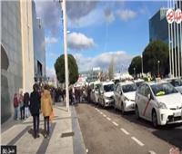 سائقو التاكسي في مدريد يهددون بمنع الجمهور من حضور «الفيتور»