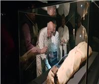 صور| الرئيس الفرنسي الأسبق يزور متحف الأقصر.. ويلتقط الصور بـ«الكرنك»