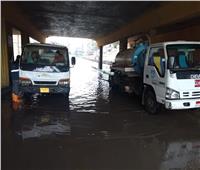 صور| شركة مياه الجيزة تدفع بـ30 سيارة لشفط تجمعات مياه الأمطار