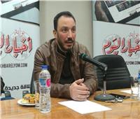 فيديو| طارق لطفي يتابع «122» في تونس.. والجمهور يستقبله بحفاوة