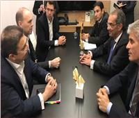 وزير الاتصالات يلتقي الرئيس التنفيذي لـ«فودافون» في برشلونة