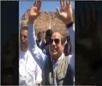 فيديو| الرئيس السيسي يصافح أهالي أسوان