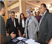 صور| نائب رئيس جامعة عين شمس يفتتح ملتقى التوظيف السنوي لكلية الألسن