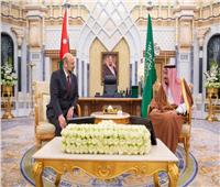 خادم الحرمين يبحث مع رئيس وزراء الأردن تطورات الأحداث في المنطقة