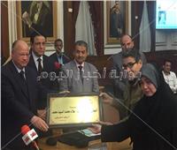 صور| محافظ القاهرة يخلد أسماء 9 شهداء بهذه الطريقة