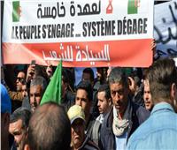 أحد زعماء احتجاجات الجزائر يتعهد باستمرار المظاهرات رغم قرار بوتفليقة التنحي