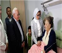 «زايد» و«الغضبان» يزوران الفدائية زينب الكفراوي بالمستشفى العسكري
