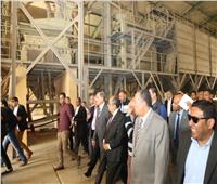 صور| وزير الزراعة ومحافظ أسيوط يتفقدان محطة غربلة التقاوي ببني غالب