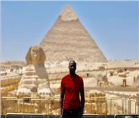 بالفيديو| قبل انطلاق قرعة أمم أفريقيا.. «يايا توريه» ينشر صورته من الأهرامات