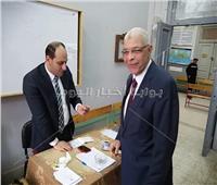 نائب رئيس جامعة المنوفية يدلي بصوته في الاستفتاء