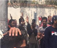 فيديو| على أنغام «تسلم الأيادي».. المئات يشاركون في الاستفتاء بمصر الجديدة