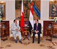 صور وفيديو| الرئيس يستقبل ملك البحرين لبحث تعزيز التعاون المشترك