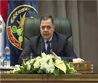 وزير الداخلية يكرم أمين شرطة أعاد 50 ألف لمواطن في الحسين