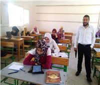 طلاب كفر الشيخ يؤدون الامتحان ورقيًا بسبب سقوط «السيستم»