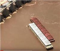 شاهد| فيضان يغرق قاربين في نهر أركنساس الأمريكي