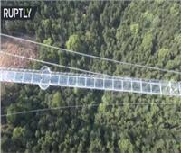 شاهد.. أطول جسر من الزجاج فى العالم