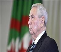 الرئيس الجزائري المؤقت يؤدي صلاة عيد الفطر المبارك