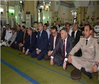 محافظ الإسماعيلية يؤدي صلاة عيد الفطر بمسجد أبو بكر الصديق