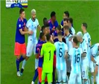 فيديو| «مقص» من لاعب كولومبيا لـ«ميسي» ..ومشاجرة بين اللاعبين 