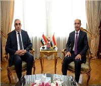 وزير الطيران والسفير العراقي يبحثان التعاون في النقل الجوي