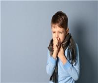 أستاذ أمراض صدرية: هذه أعراض التهاب الرئة عند الأطفال