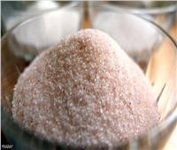 تعرف على فؤائد «الملح الصخري» يفقد الوزن ومفيد للبشرة والشعر والفم 