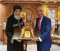 اتحاد المصريين بالخارج يكرم البابا تواضروس بدرع «رمز الوطنية السمحاء»