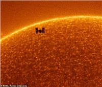 فيديو| صور مذهلة خلال مرور محطة الفضاء الدولية أمام الشمس