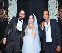 صور| عدوية وأوكا وأورتيجا يُشعلون زفاف «محمد ودينا»