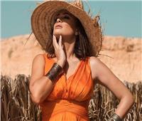 صور| بـ«فستان برتقالي اللون».. إطلالة مثيرة لهند صبري