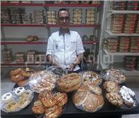 حكايات| مرضى يجدون علاجهم مع «الشيف حمدي».. يصرف الخبز بـ«روشتة»