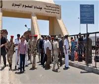 عودة 253 مصريًا .. ووصول 133 شاحنة من ليبيا عبر منفذ السلوم البري