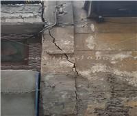 صور| ميل عقار في الإسكندرية بسبب هبوط أرضي